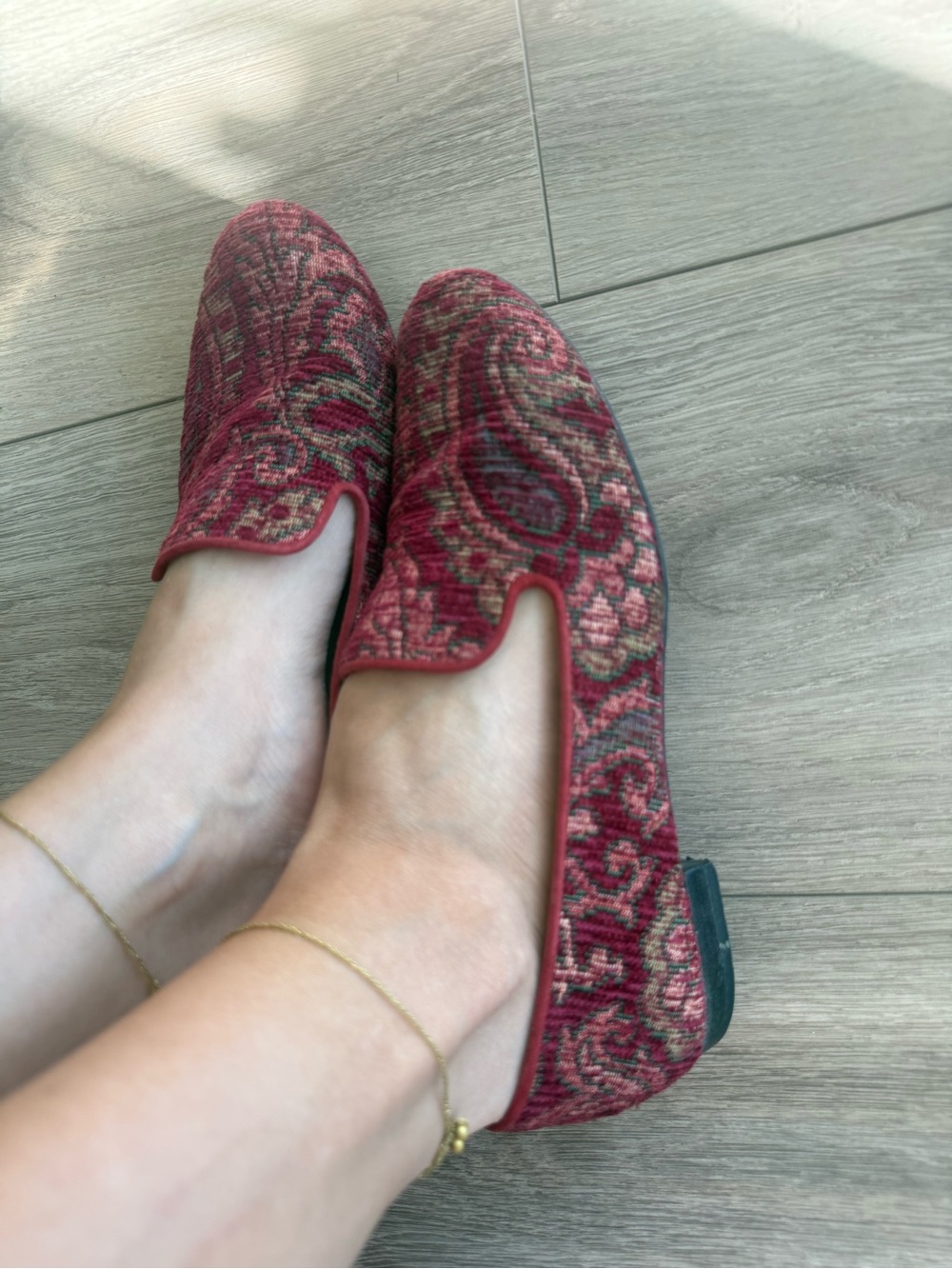 Isaac Mizrahi NY Womens Red Paisley Tapestry Slip-On Loafers